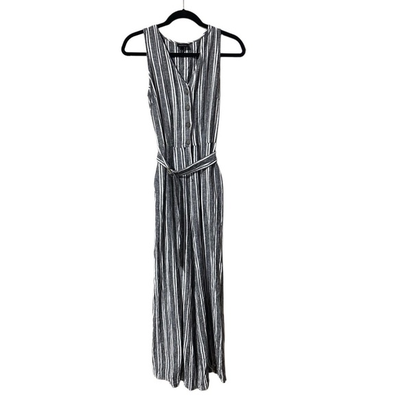 Who What Wear Gray and White Striped Pleated Jumpsuit with Belt - Picture 1 of 8